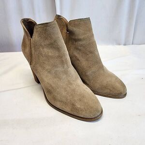 VINCE CAMUTO Famhida Khaki Beige Leather Suede Ankle Boots Booties Size 8.5